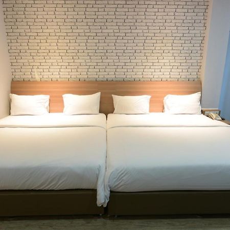 Kama Hotel Medan Luaran gambar