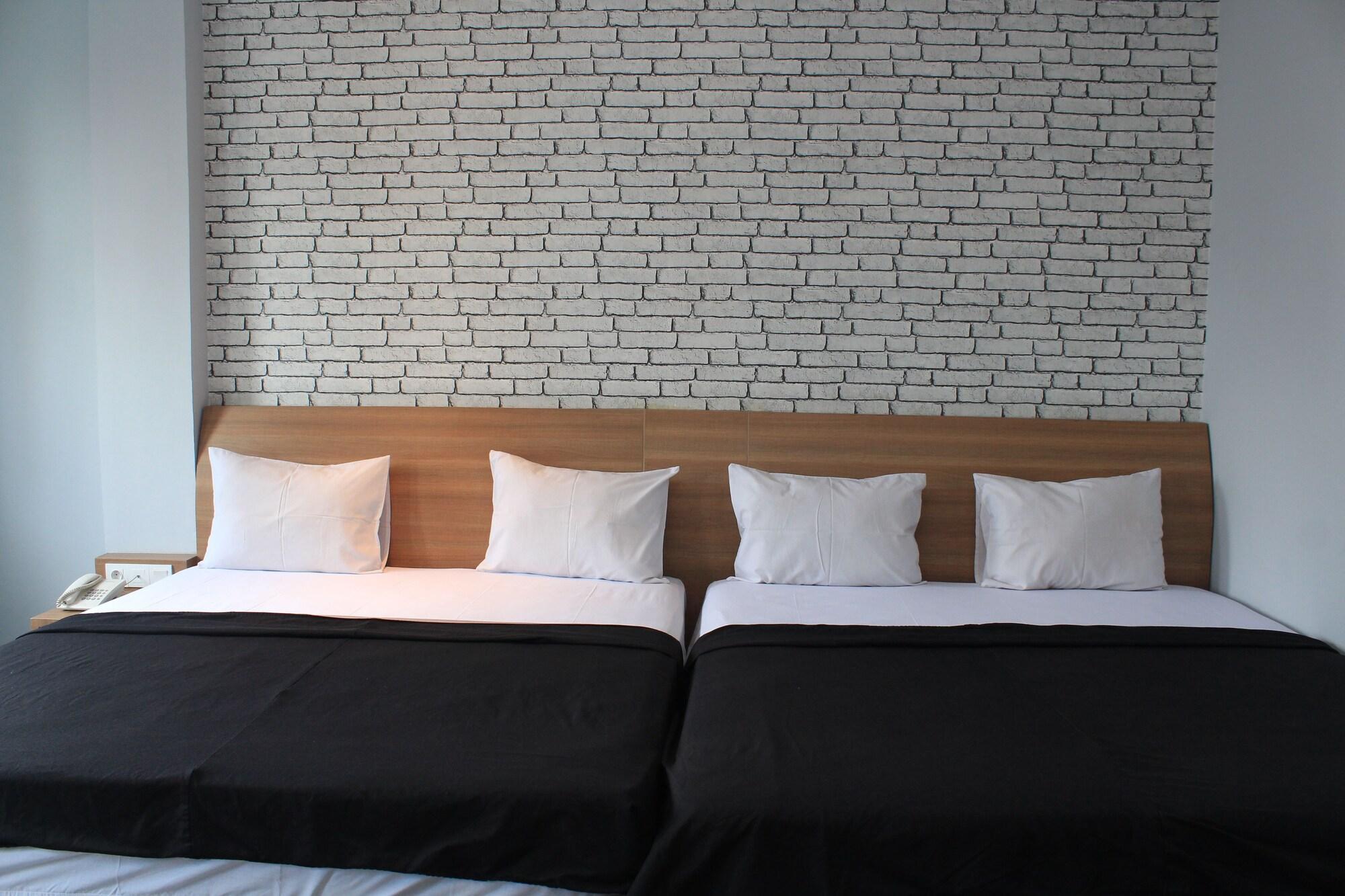 Kama Hotel Medan Luaran gambar