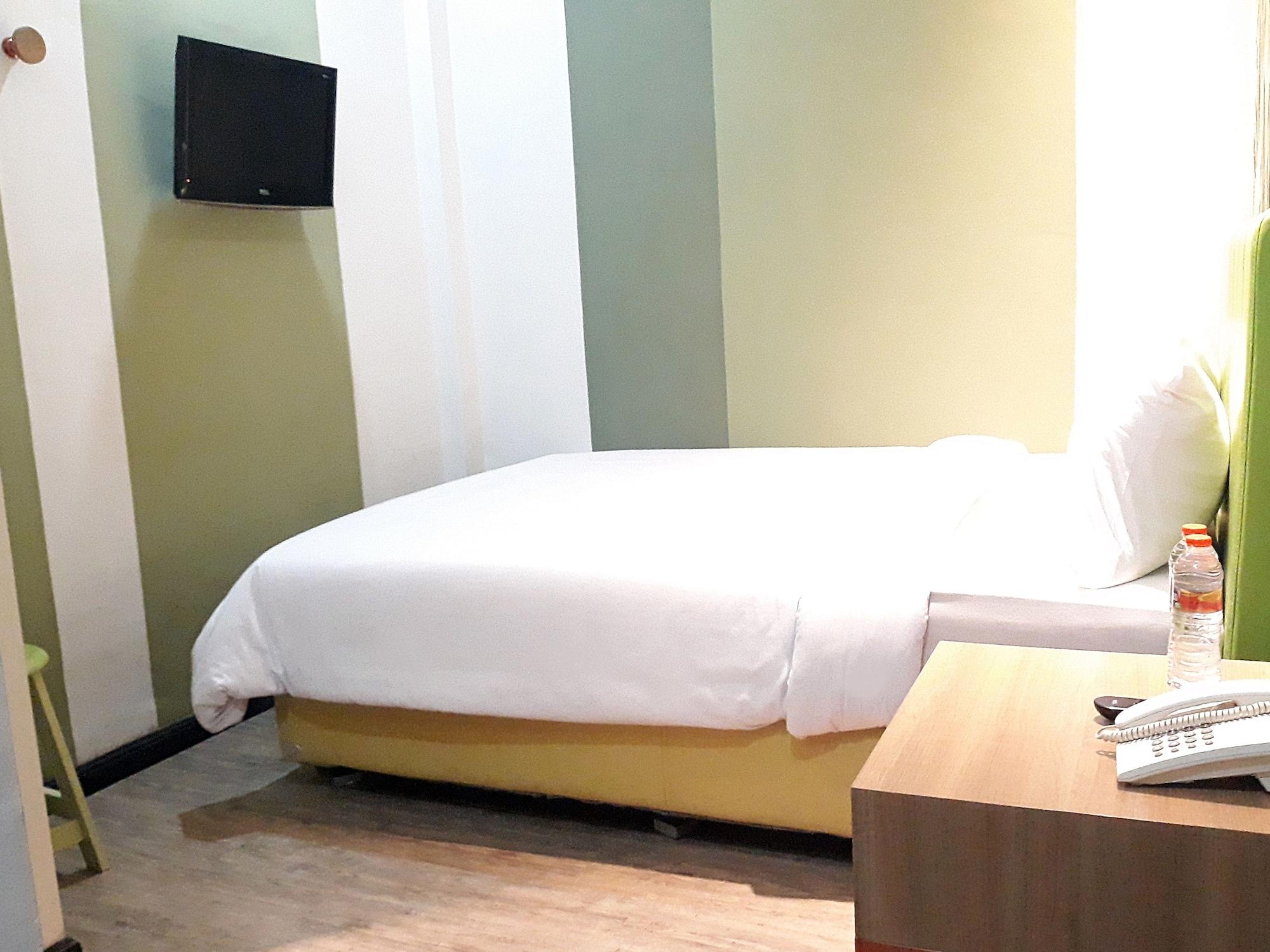 Kama Hotel Medan Luaran gambar