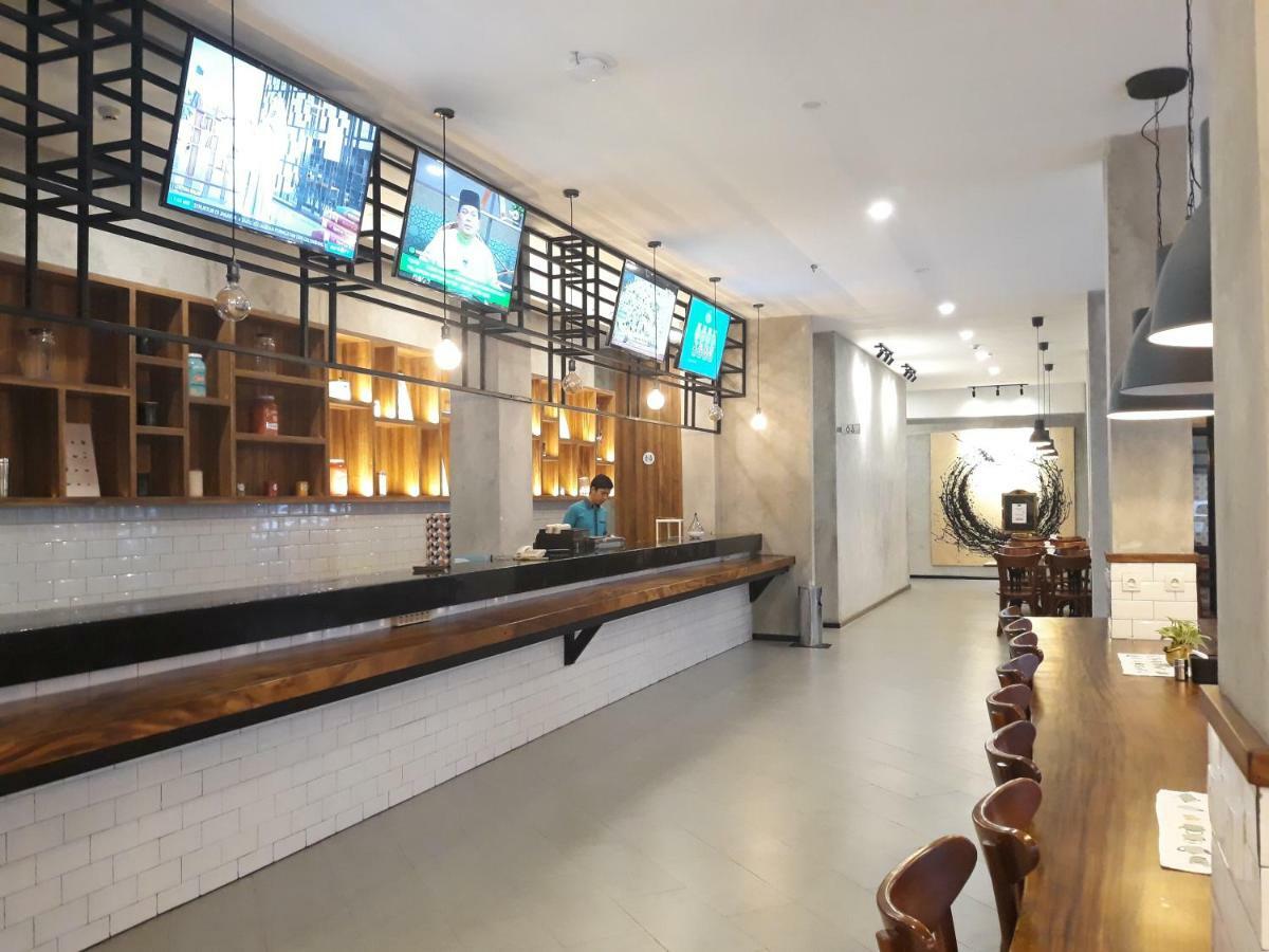 Kama Hotel Medan Luaran gambar