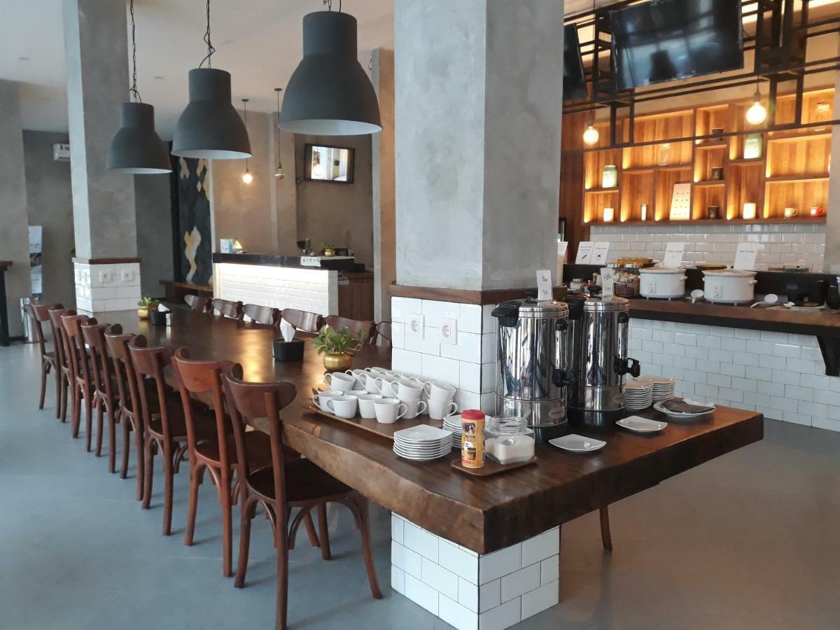 Kama Hotel Medan Luaran gambar
