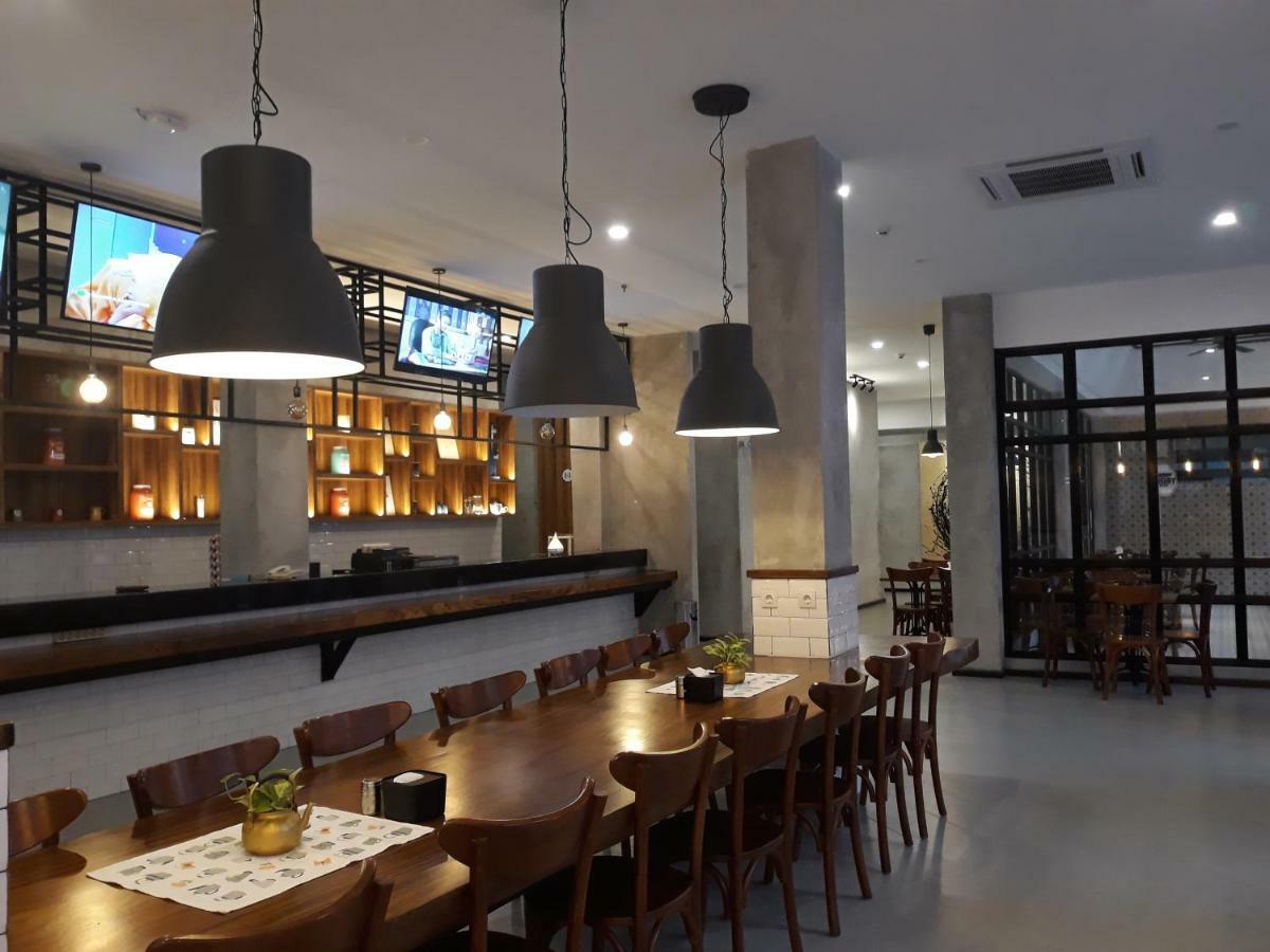 Kama Hotel Medan Luaran gambar