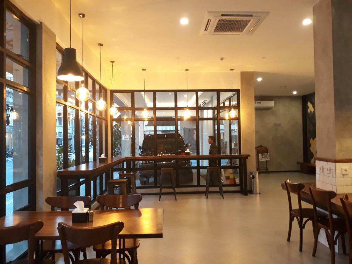Kama Hotel Medan Luaran gambar