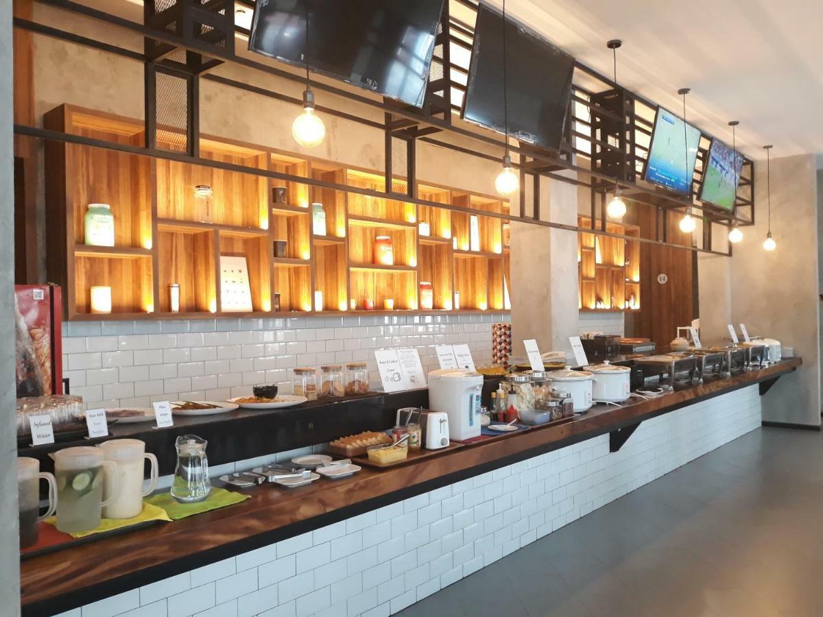 Kama Hotel Medan Luaran gambar