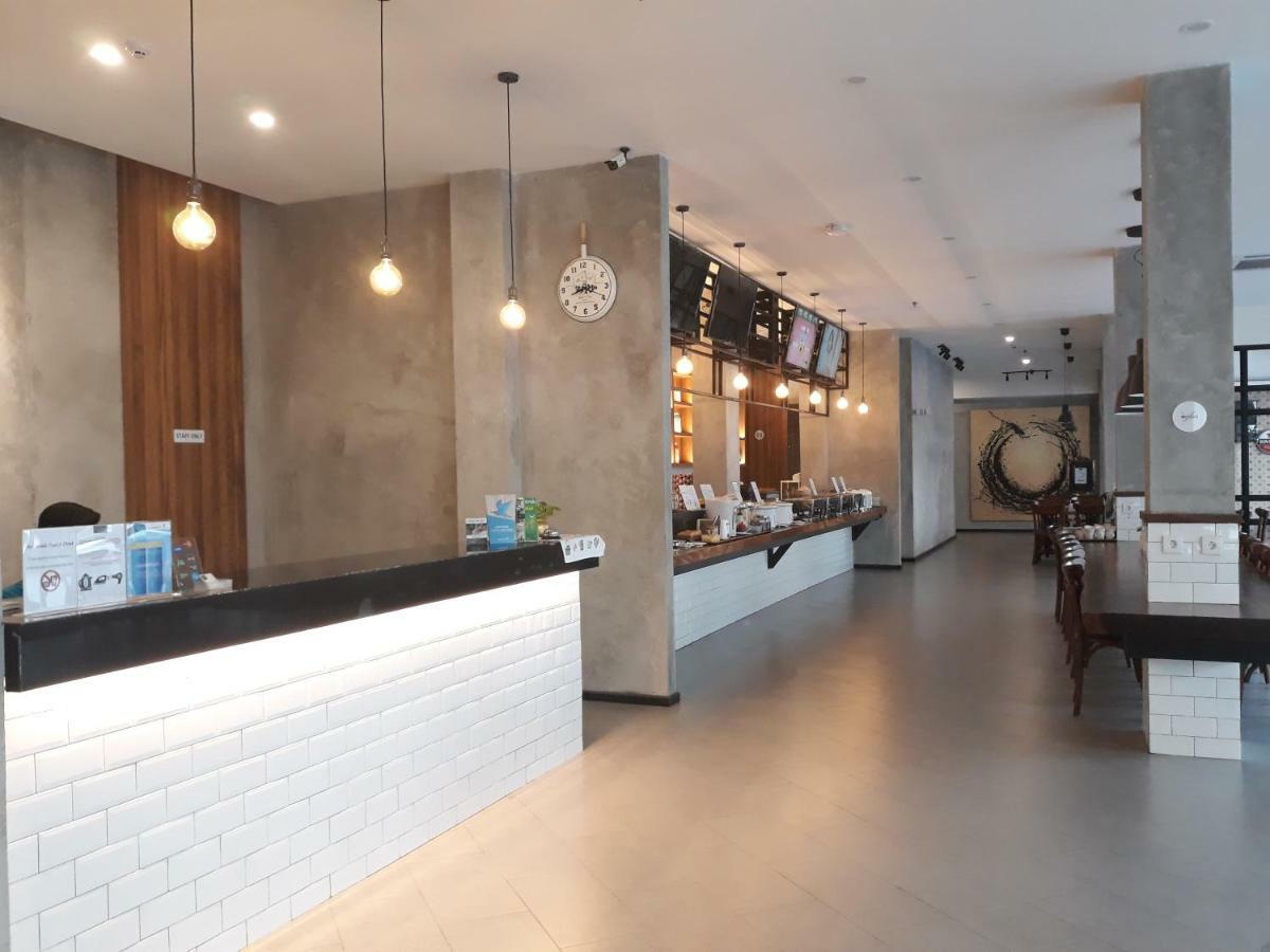 Kama Hotel Medan Luaran gambar