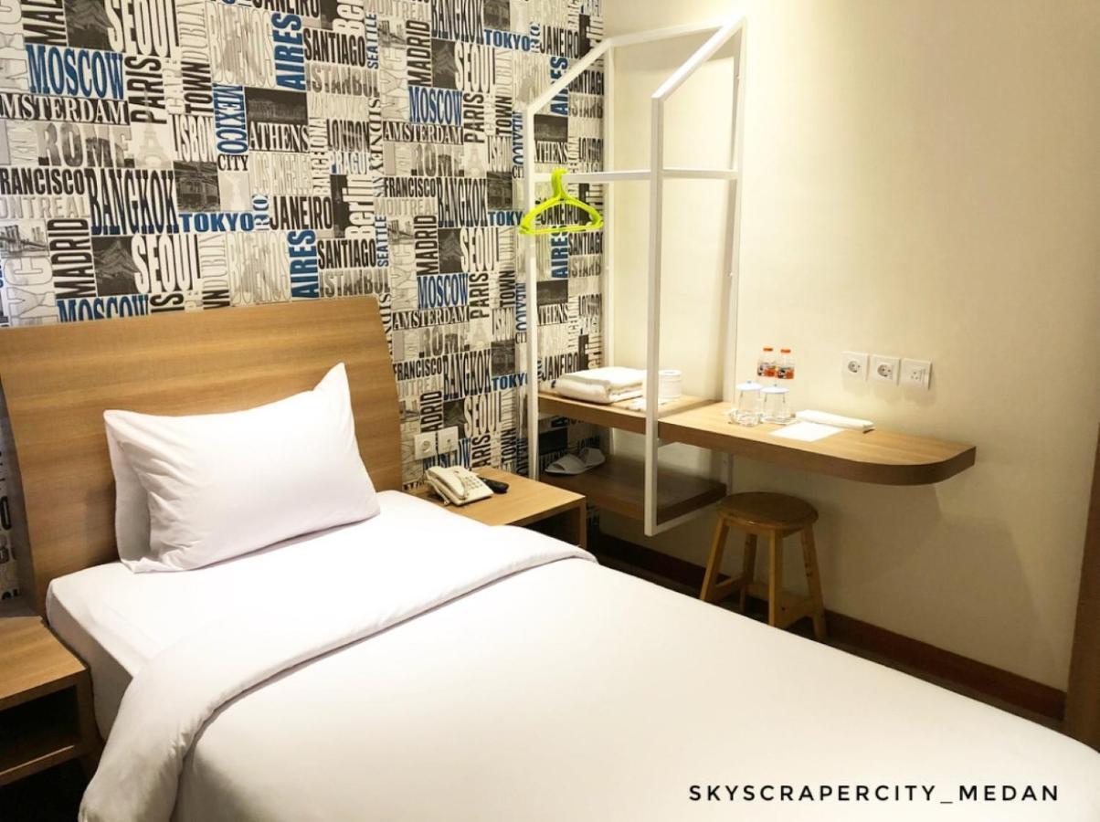 Kama Hotel Medan Luaran gambar