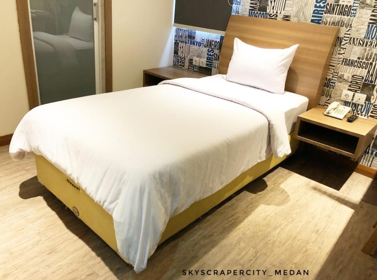 Kama Hotel Medan Luaran gambar