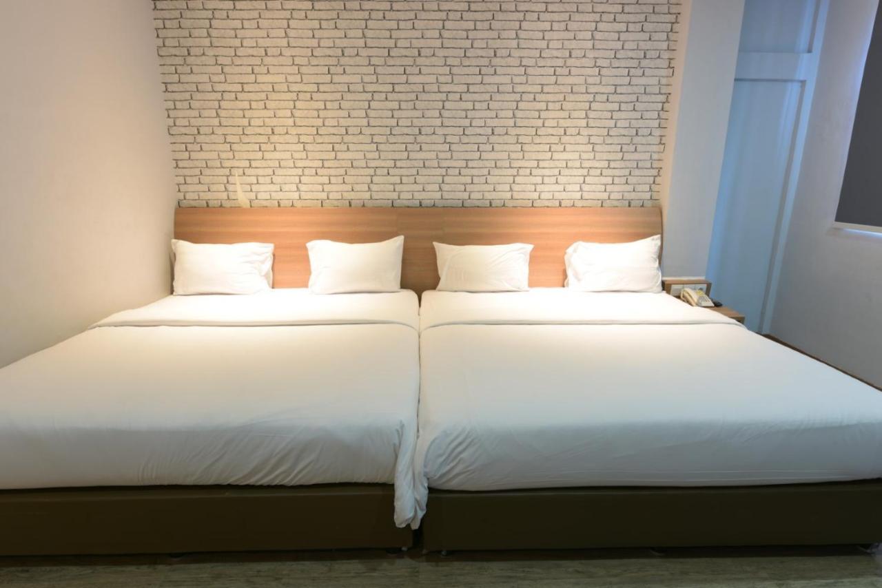 Kama Hotel Medan Luaran gambar