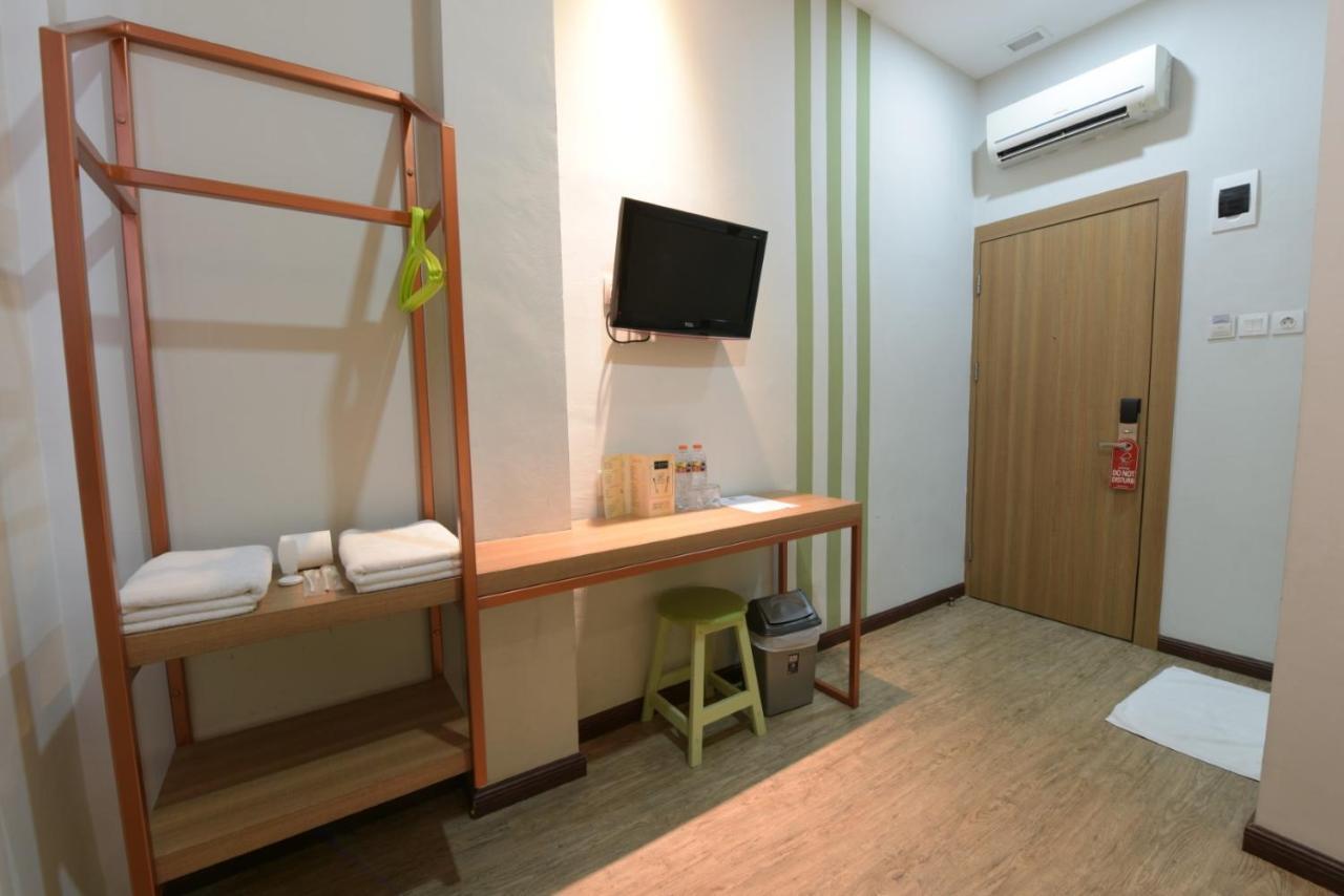 Kama Hotel Medan Luaran gambar
