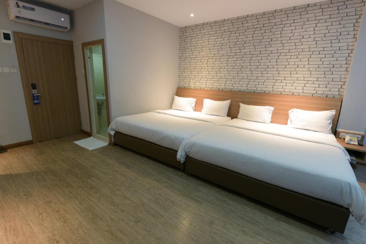 Kama Hotel Medan Luaran gambar